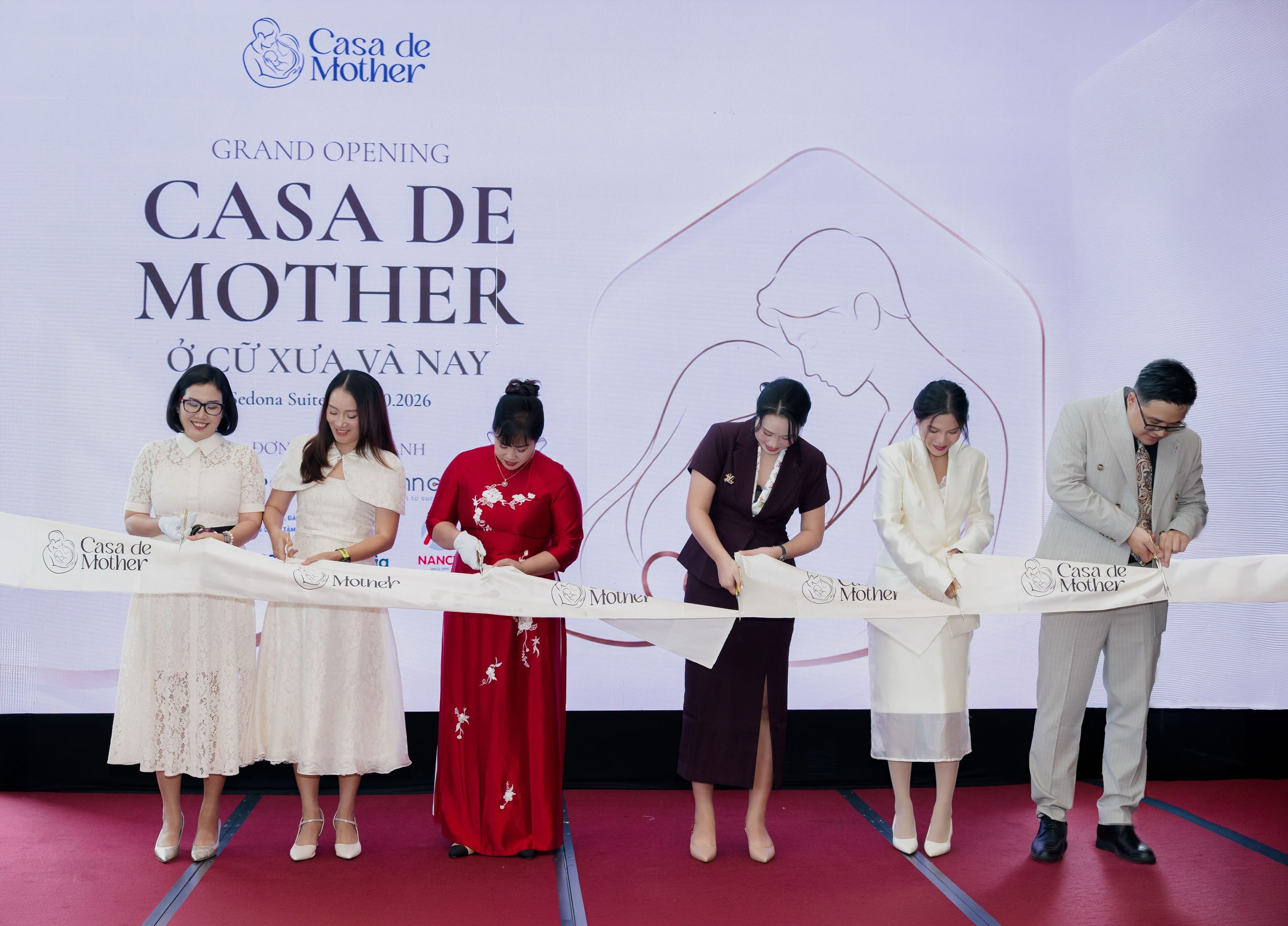 Casa de Mother's leadership team cuts the ribbon to open the postpartum centre and launch the Casa App.