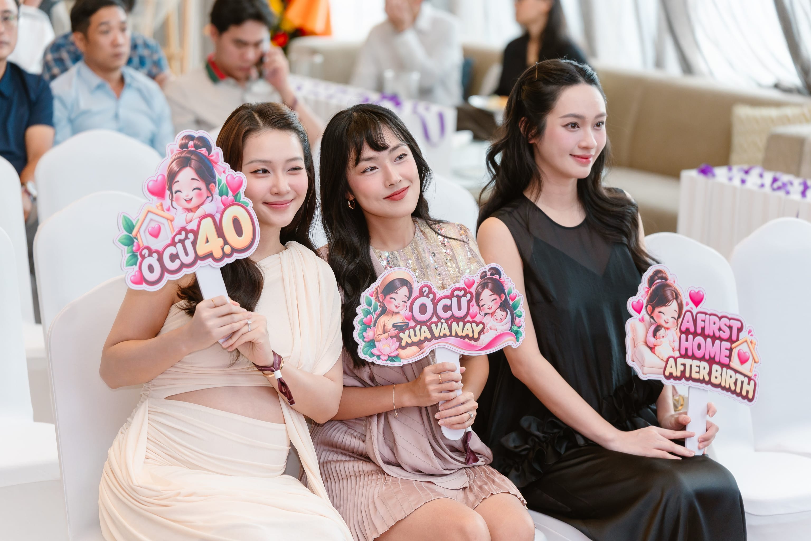 Actor Khả Ngân (left) and pageant runner-up Vũ Thúy Quỳnh (right) have chosen Casa de Mother for their postpartum stays.